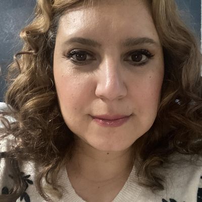 Carmela, 44