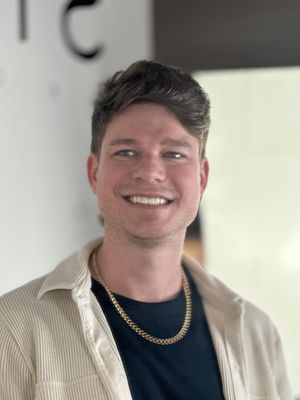 Alex, 37