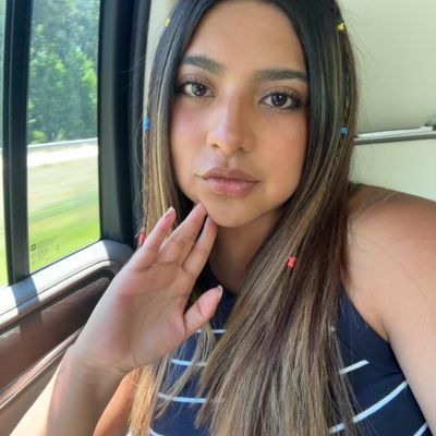 Alejandra, 21