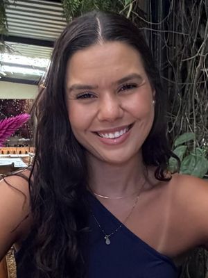 Luciana, 33
