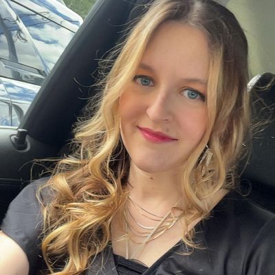 Caitlyn, 29