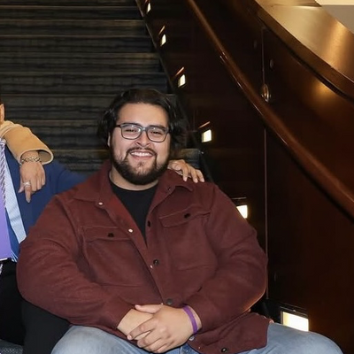 Alejandro, 25