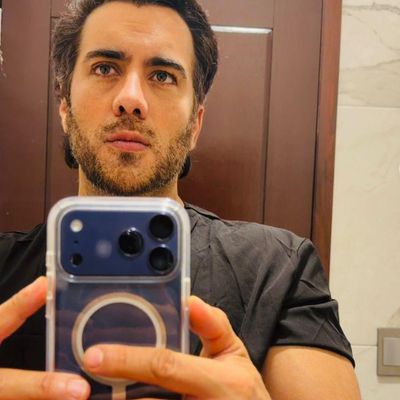 Carlos, 51