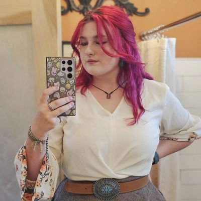 Emily, 19