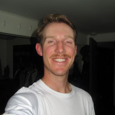 Alex, 28