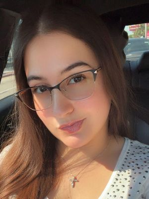 Laura, 25