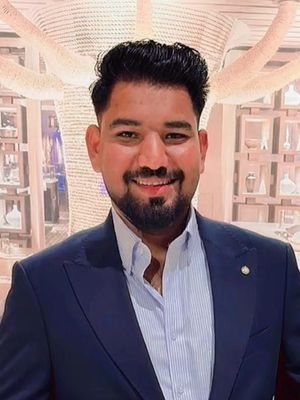 Romail, 28