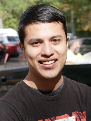 Daniel, 32