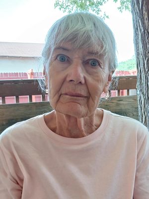 Suzanne, 79