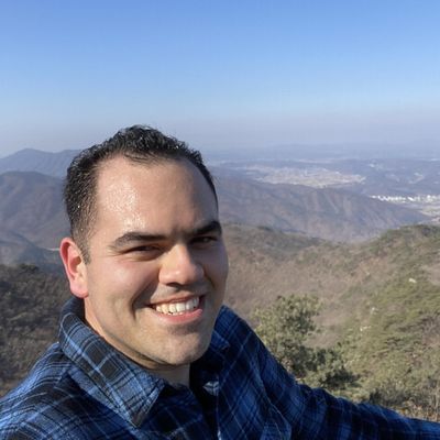 Carlos, 33