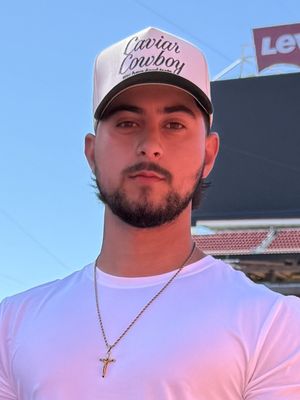 Octavio, 22