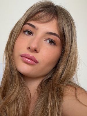 Olivia, 21