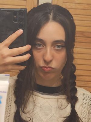 Veronica, 19