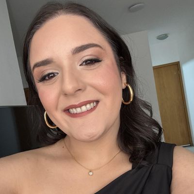 Julia, 28