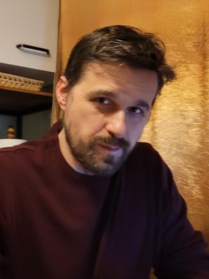 Lukasz, 44