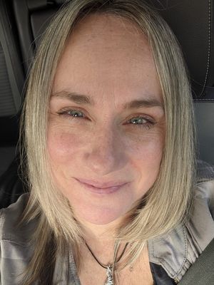 Ella, 46