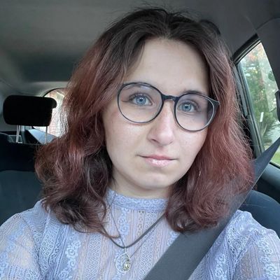 Isabella, 21