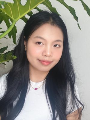 Claire, 24