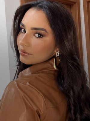 Aline, 25