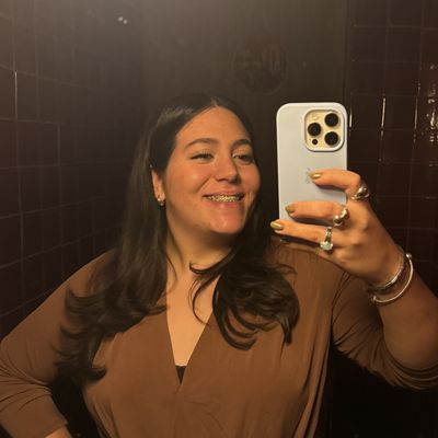 Valeria, 28