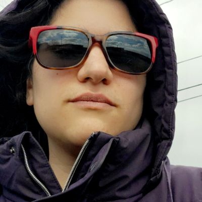 Julie, 38
