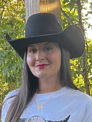 Angelica, 28