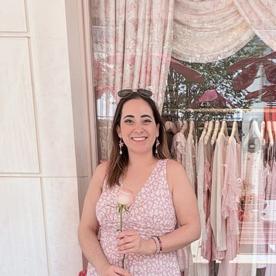 Ana, 27