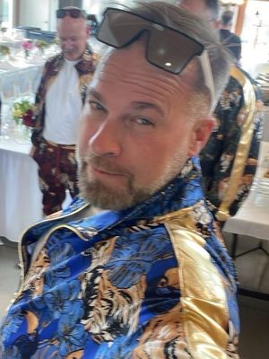 Charlie, 48