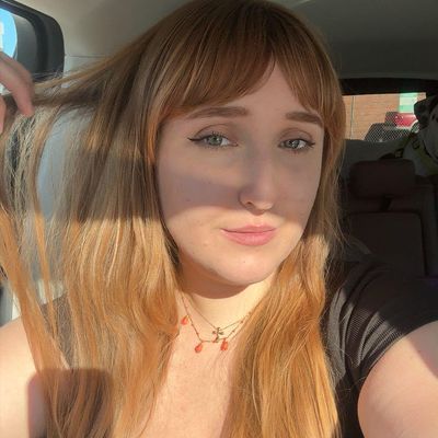 Ella, 28