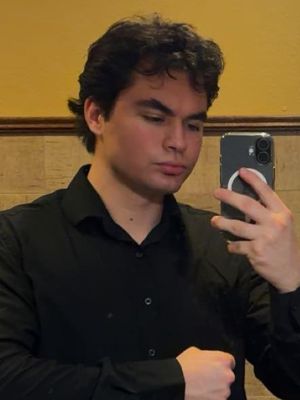Luis, 21