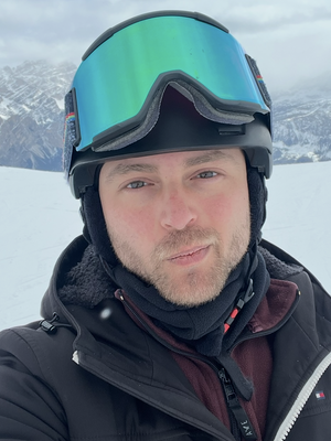 Alex, 28