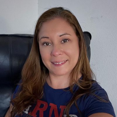 Alicia, 44
