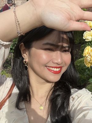 Isabelle, 32