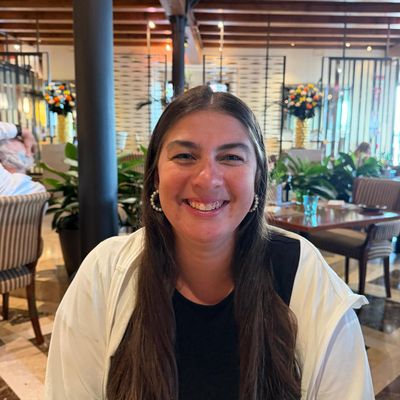 Nicole, 27
