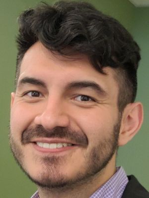 Alejandro, 34