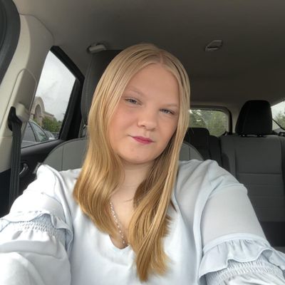 Emily, 19