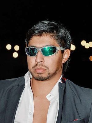 Alex, 25