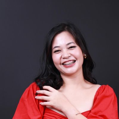 Nicole, 29