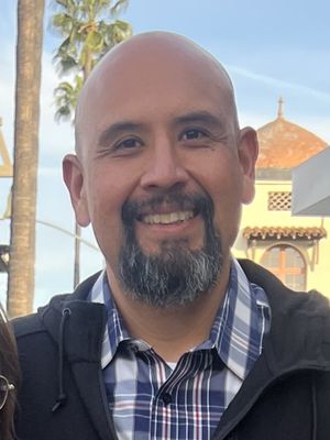 Lalo, 44