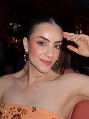 Diana, 28