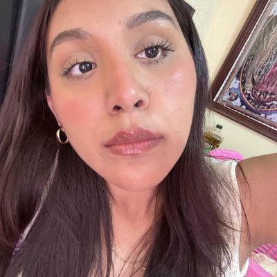 Cecilia, 24
