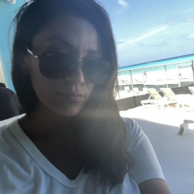 Lucia, 44