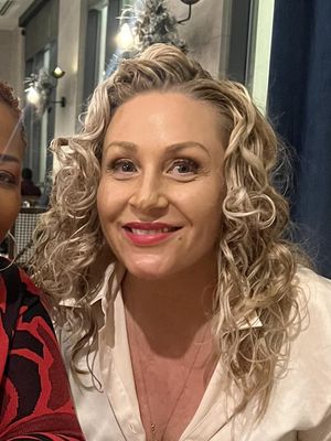 Toni, 46