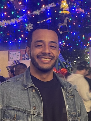 Marcos, 27