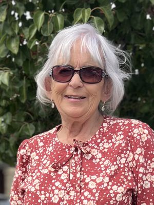 Sandie, 76