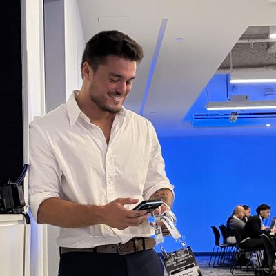 Cade, 28