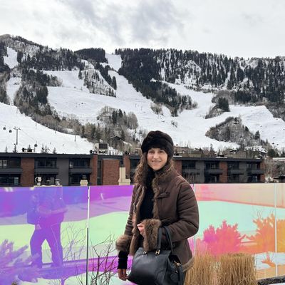 Regina, 28