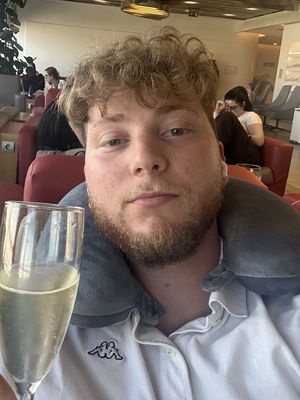 Simone, 23