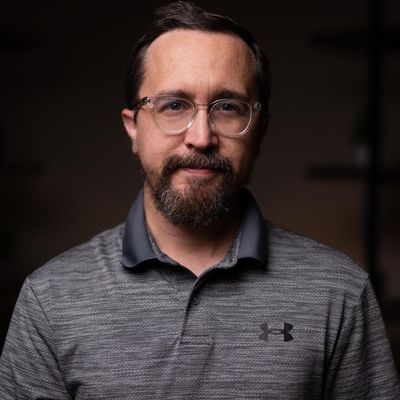 Thomas, 40