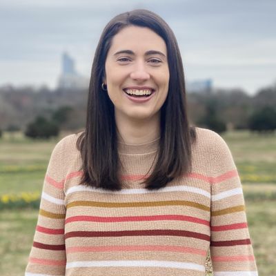 Laura, 33